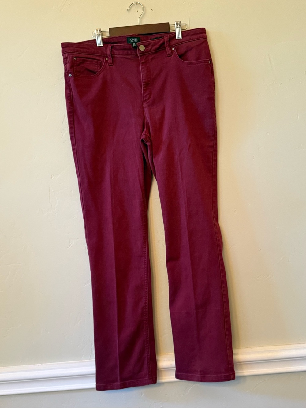 Jones New York Women’s Burgundy Straight-Leg Jeans- SIZE 14